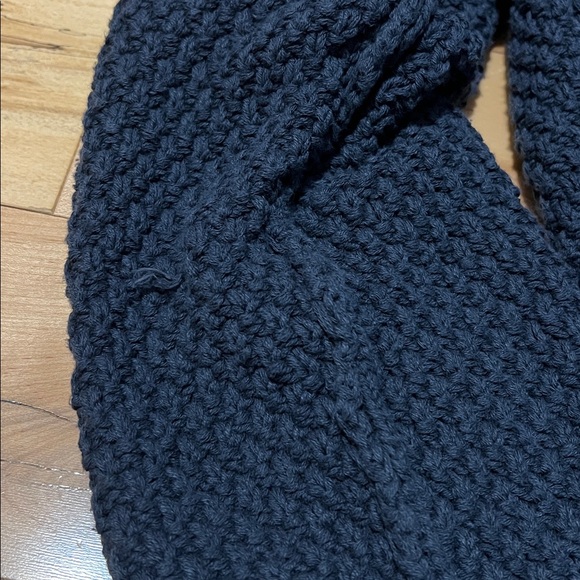 L.L. Bean Men's Navy Cable Knit Sweater - Picture 13 of 15